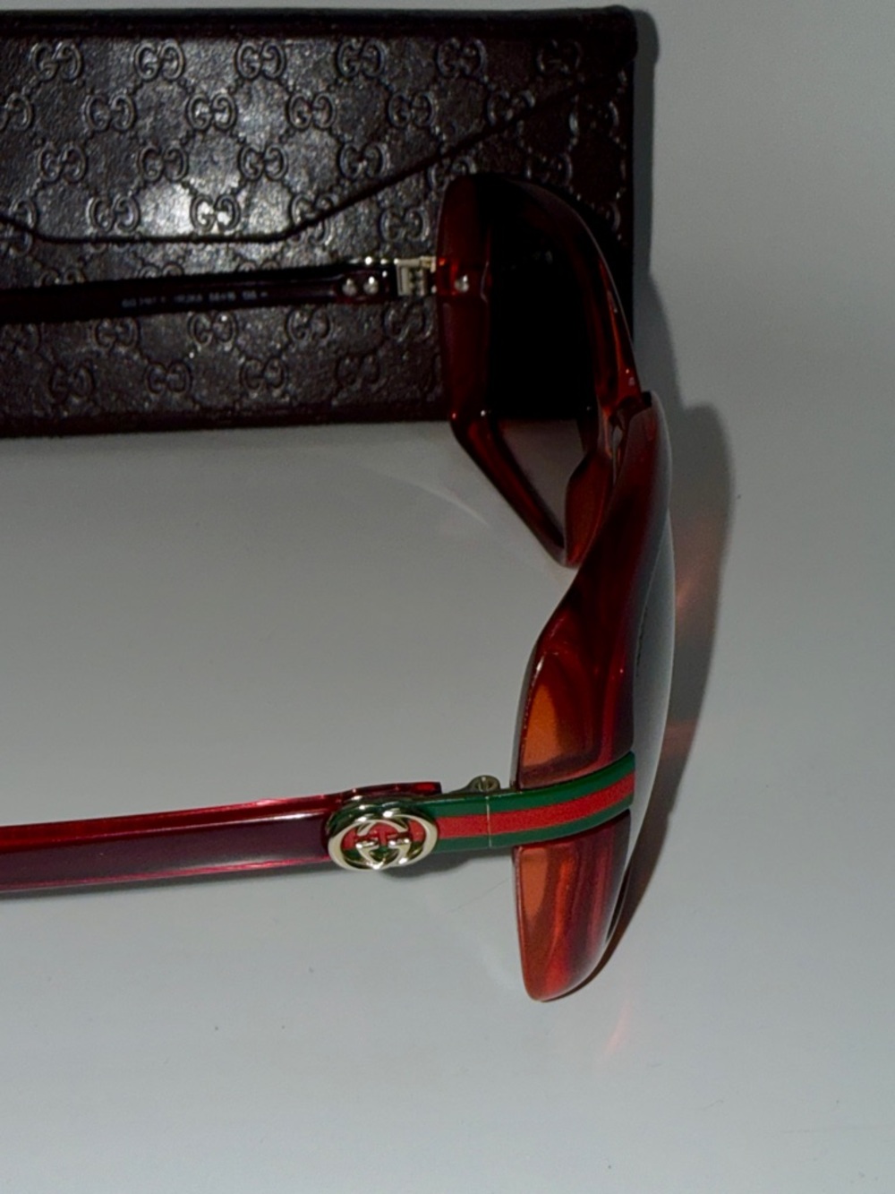 Authentic Gucci Red Sunglasses       Gradient Lenses Logo Detailing - Picture 6 of 7